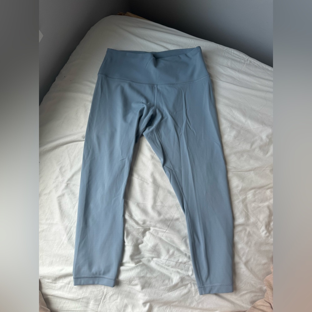 Lululemon Wunder Train Contour Fit Crop 23” in Chambray, size 12